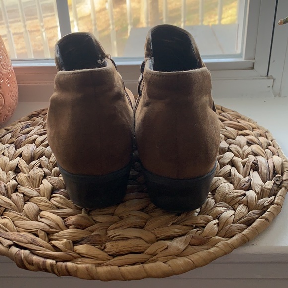 Brown suede booties - Picture 3 of 3
